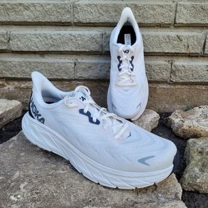 Like New White Hoka Arahi 6